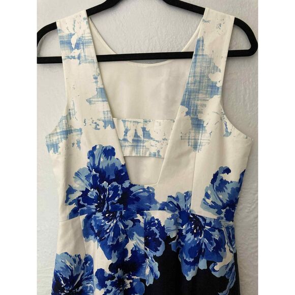Maeve Anthropologie | Tailored Blue & White Floral Shift Dress | Size 10 - Picture 4 of 7